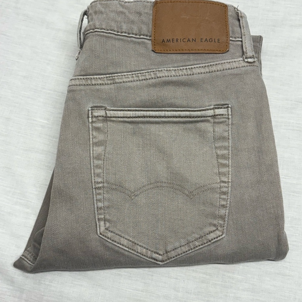 American Eagle Outfitters Men's SLIM STRAIGHT 29x32 Jeans. NEVER WORN. Gray